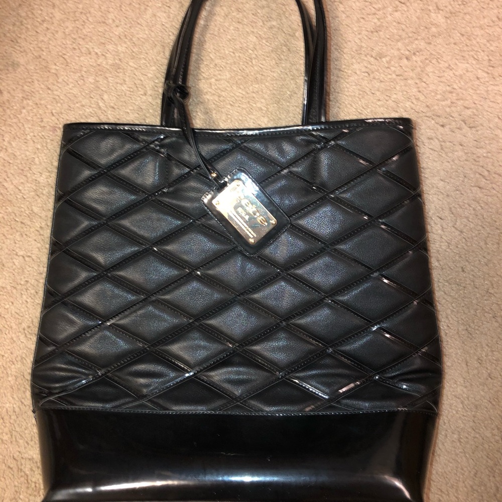 Bebe tote